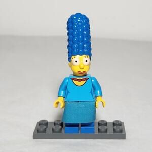 Lego Simpsons Marge Simpson Minifigure With Blue Apron On A Tile VG Pre-owned